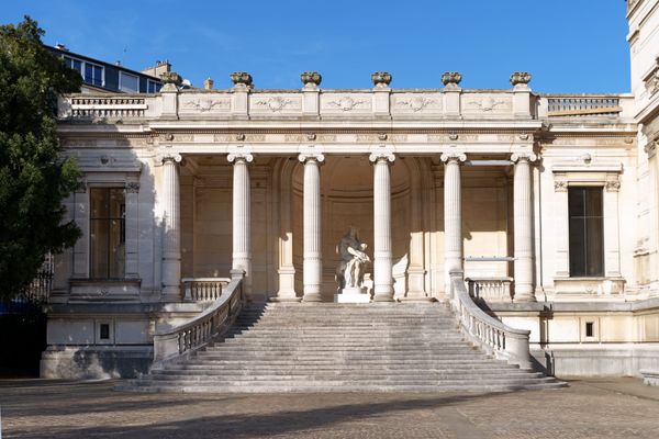 Drive Toulouse with Sixt rent a car